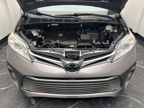 Used 2020 Toyota Sienna XLE Premium FWD image 29