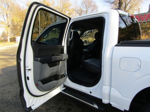 Certified 2022 Ford F150 XLT w/ Equipment Group 302A High image 13