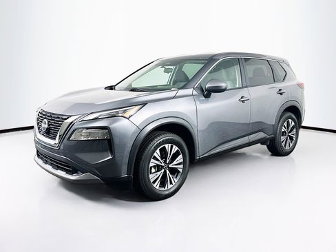 Used 2023 Nissan Rogue SV image 3