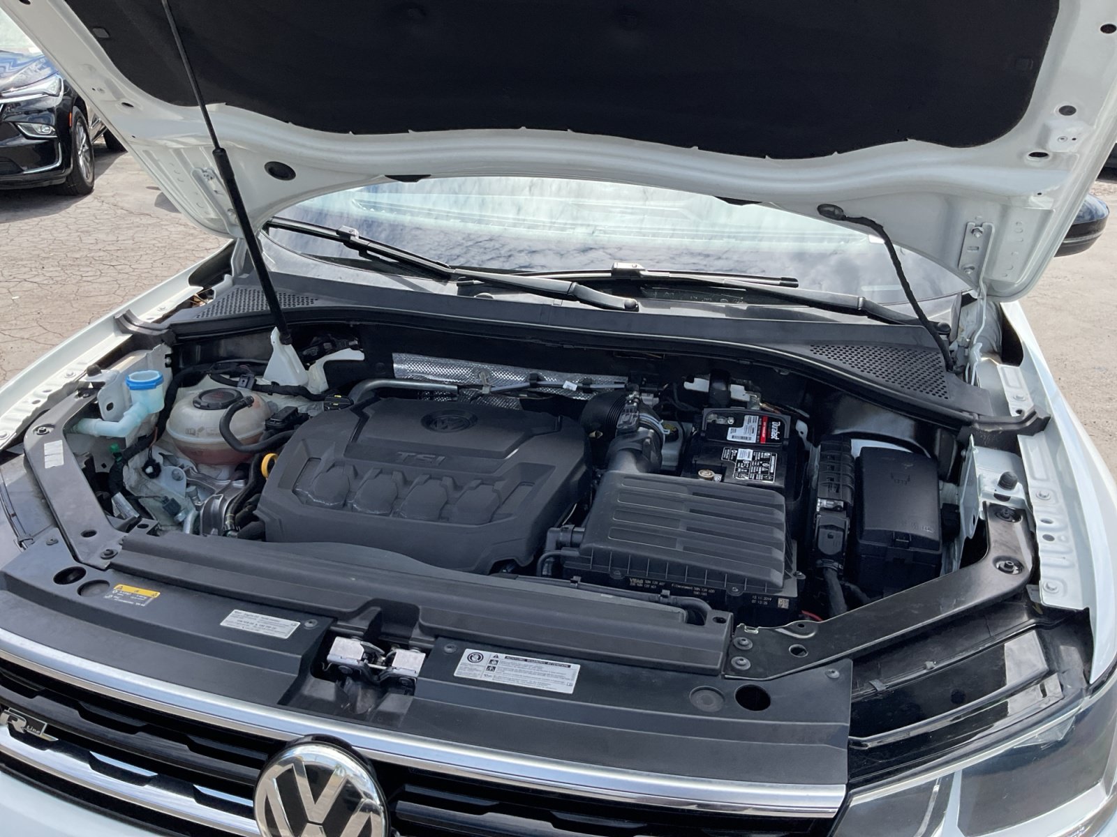 Used 2020 Volkswagen Tiguan SE R-Line FWD image 23
