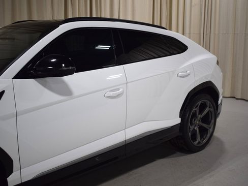 Used 2019 Lamborghini Urus image 2