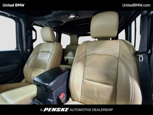 Used 2018 Jeep Wrangler Unlimited Sahara AWD/4WD image 12