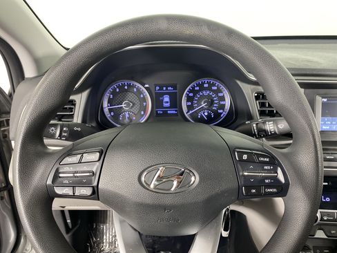 Used 2020 Hyundai Elantra SE FWD image 18