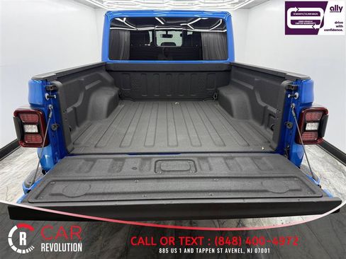 Used 2022 Jeep Gladiator Overland AWD/4WD image 6