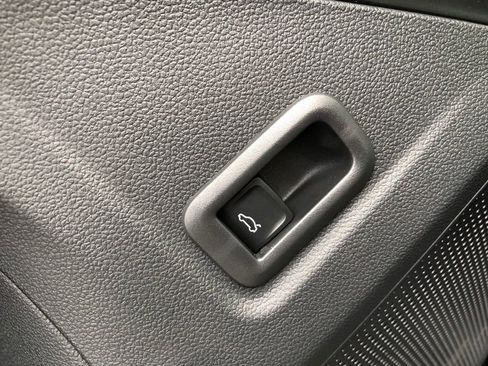 New 2026 Volkswagen Tiguan SE R-Line AWD/4WD image 12