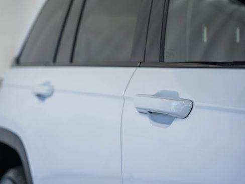 Certified 2023 Jeep Grand Cherokee Limited AWD/4WD image 18