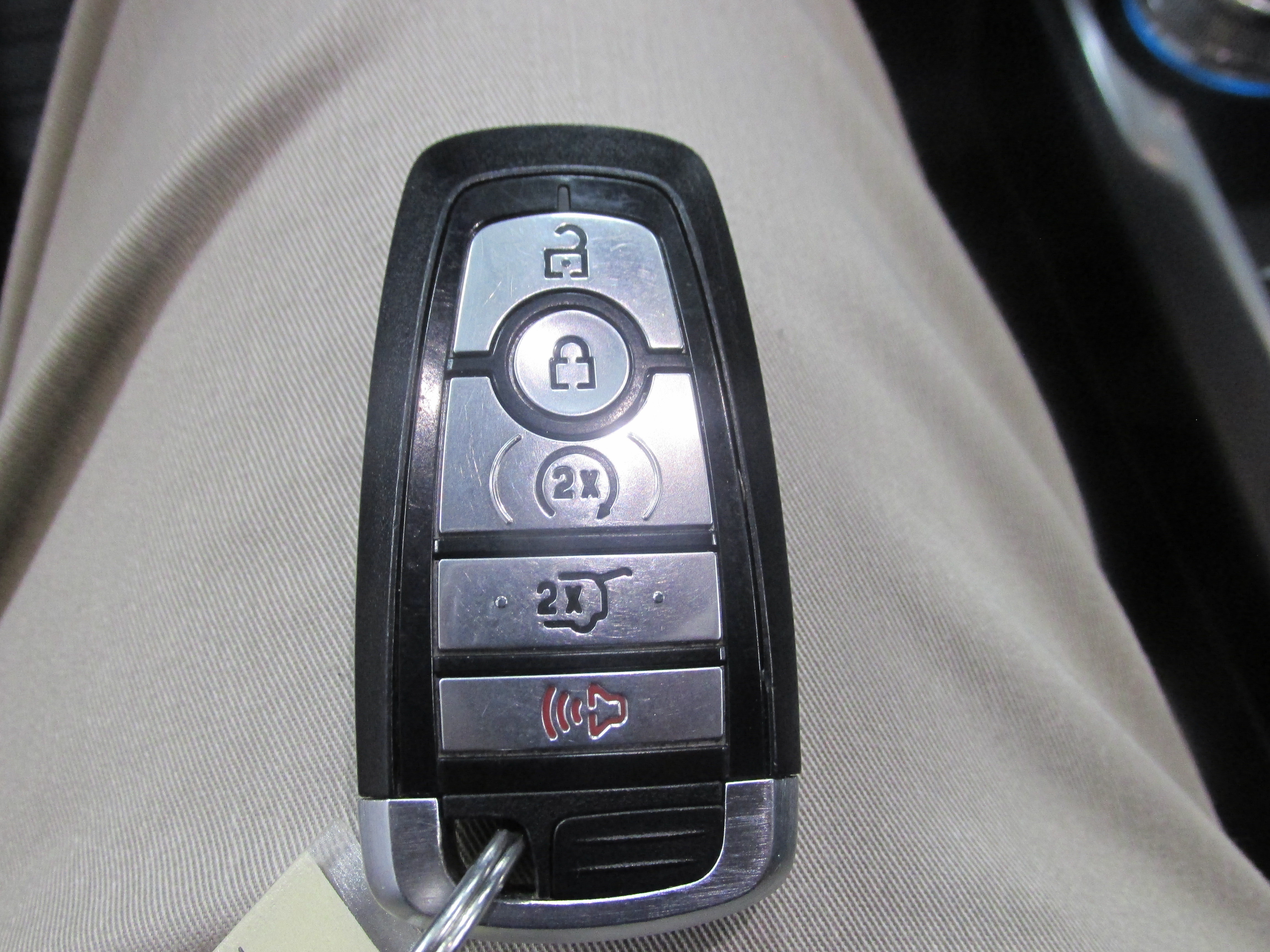 Used 2022 Ford Escape SEL w/ SEL Stealth AWD Package image 40