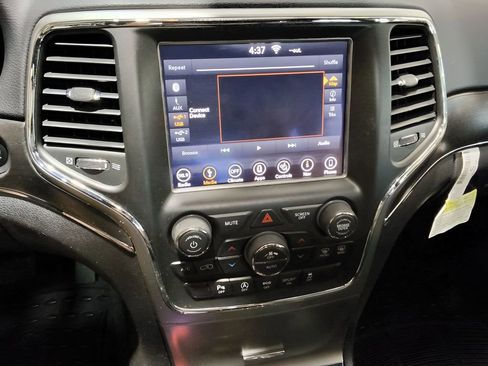 Used 2018 Jeep Grand Cherokee Limited image 22