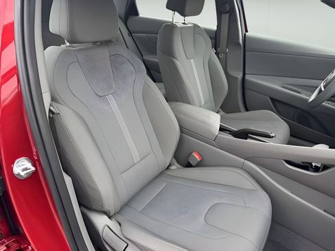 Used 2025 Hyundai Elantra SE image 22