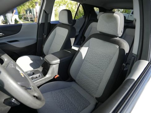 Used 2023 Chevrolet Equinox LS w/ LS Convenience Package AWD/4WD image 16