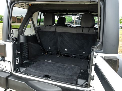 Used 2018 Jeep Wrangler Unlimited Sport S AWD/4WD image 48