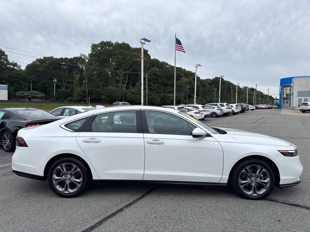 Used 2024 Honda Accord EX image 3