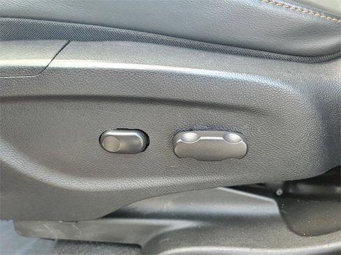 Used 2019 Chevrolet Trax LT w/ LT Convenience Package image 27