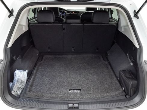 Used 2023 Volkswagen Tiguan SE w/ Panoramic Sunroof Package AWD/4WD image 30
