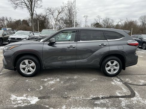 Used 2021 Toyota Highlander L image 4