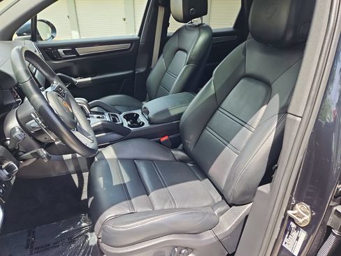 Certified 2023 Porsche Cayenne Platinum Edition AWD/4WD image 5