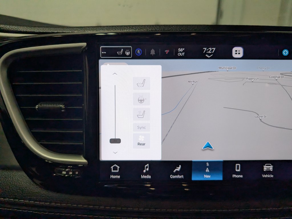 Used 2027 Chrysler Pacifica Limited FWD image 23