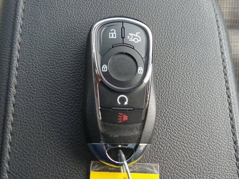 Used 2025 Buick Envista Preferred w/ Convenience II Package FWD image 27