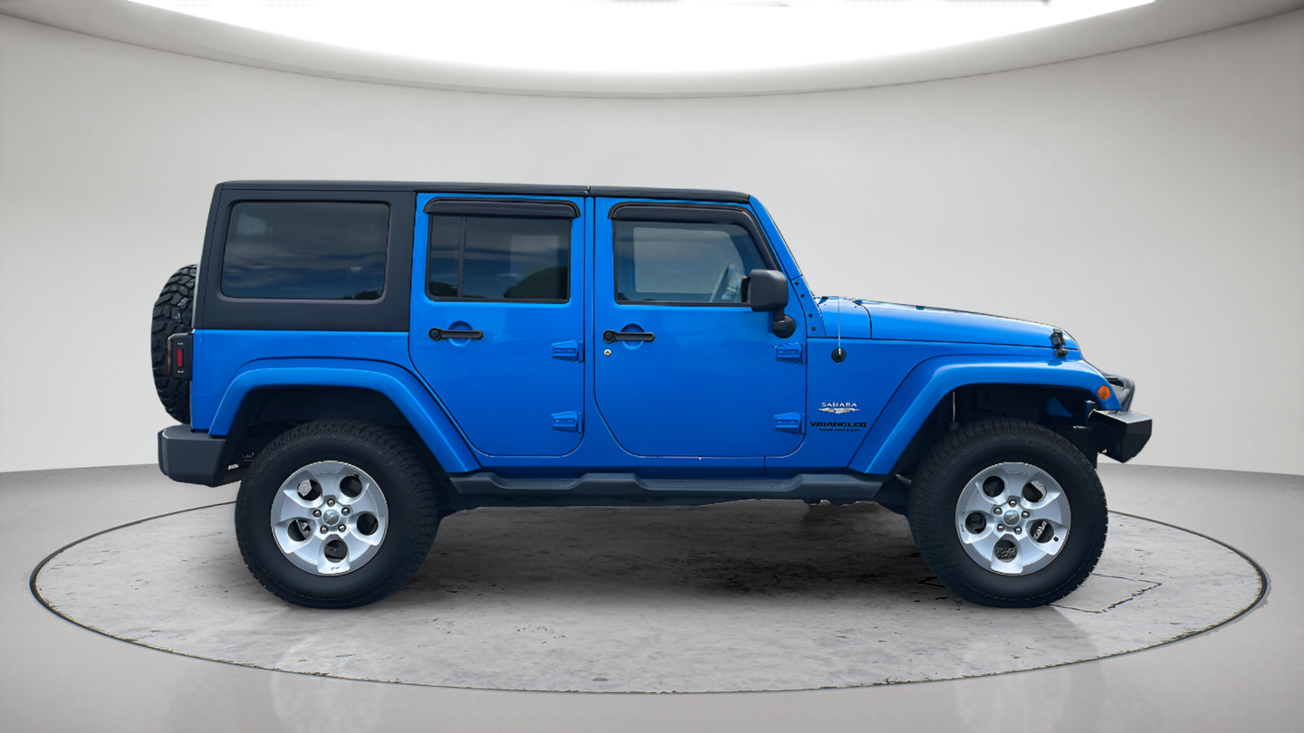 Used 2014 Jeep Wrangler Unlimited Sahara w/ Dual Top Group AWD/4WD image 4