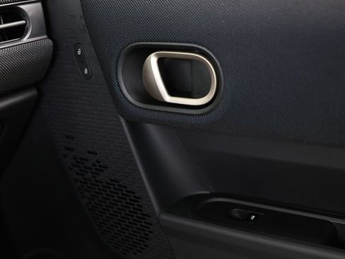 Used 2025 MINI Cooper 4-Door Hardtop FWD image 40