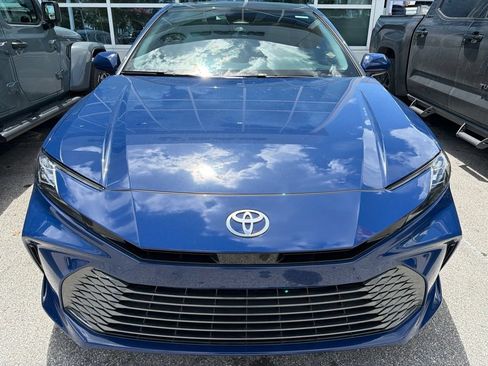 Used 2025 Toyota Camry XLE FWD image 3