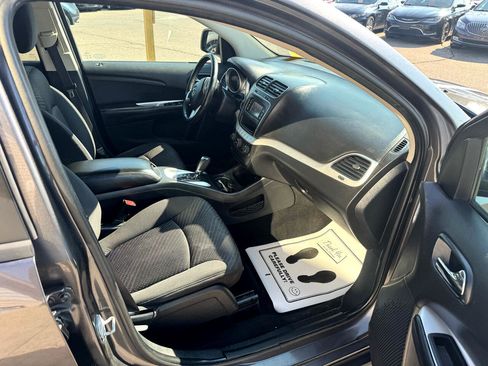 Used 2014 Dodge Journey SXT image 11