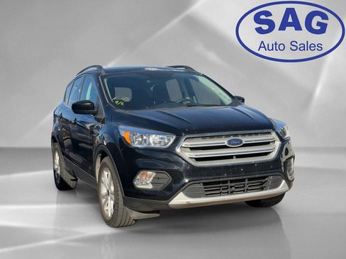 Used 2018 Ford Escape SE FWD image 2