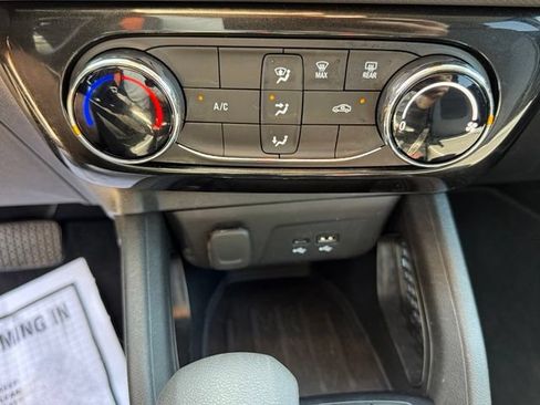 Used 2025 Chevrolet TrailBlazer LT AWD/4WD image 15