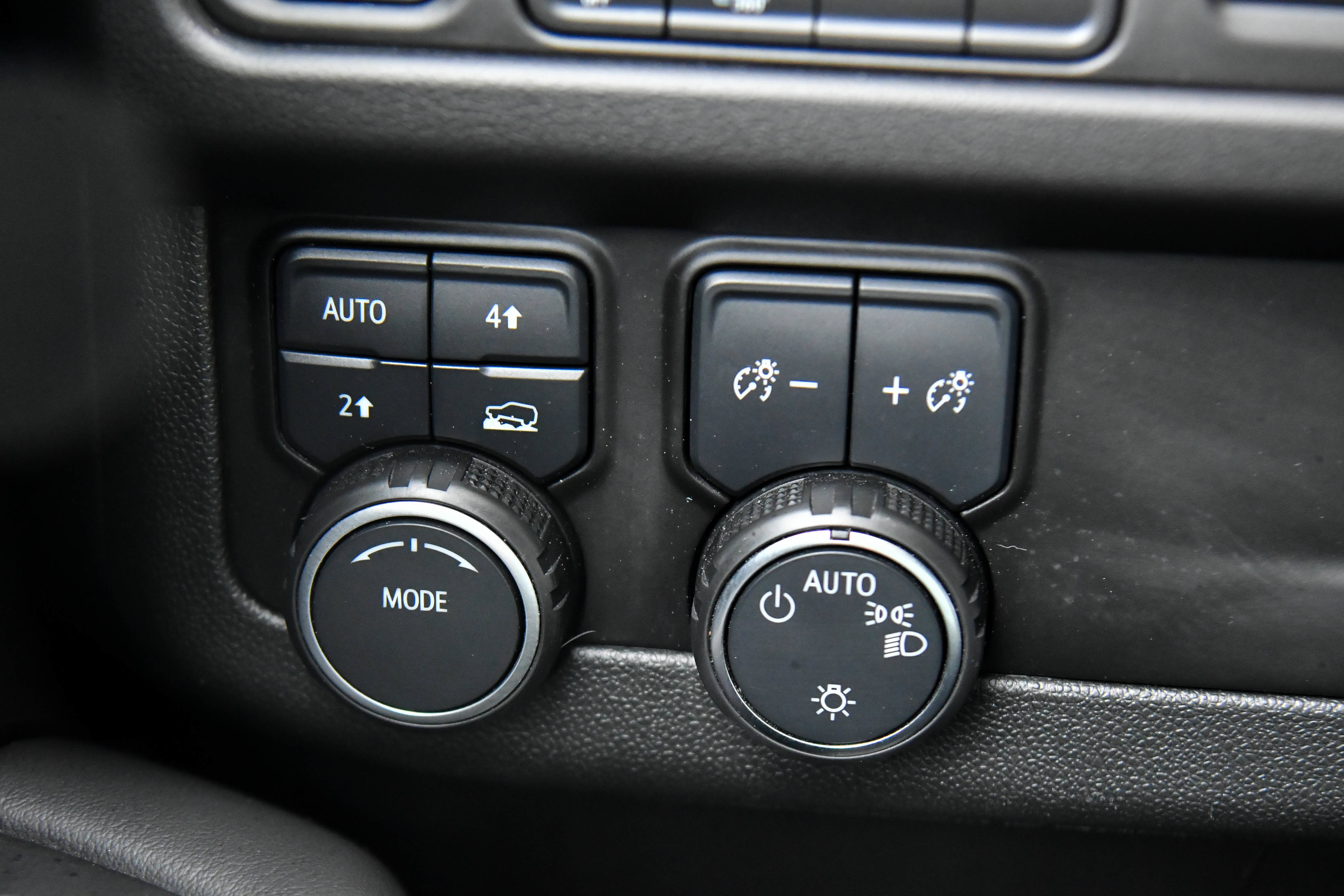 Used 2023 Chevrolet Suburban RST w/ Luxury Package AWD/4WD image 43