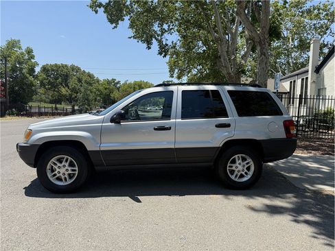 Used 2003 Jeep Grand Cherokee Laredo AWD/4WD image 4