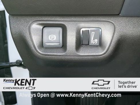 Certified 2023 GMC Acadia SLT w/ Preferred Package image 28