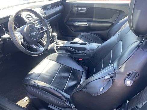 Used 2016 Ford Mustang Coupe image 7