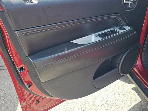 Used 2016 Jeep Compass High Altitude image 9