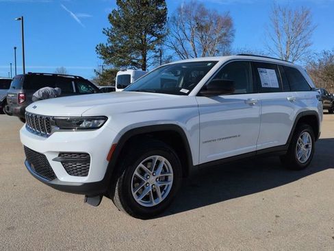 Used 2023 Jeep Grand Cherokee Laredo X image 7