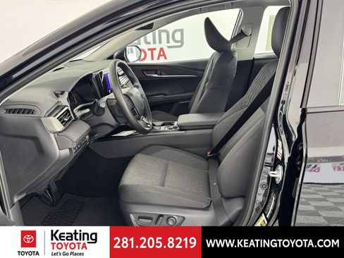 Used 2026 Toyota Camry LE w/ Convenience Package FWD image 5