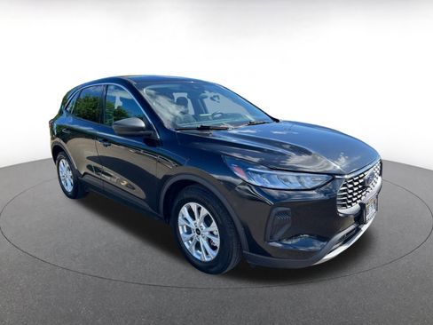 Used 2023 Ford Escape Active image 1