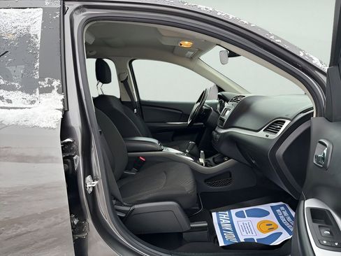 Used 2020 Dodge Journey SE w/ SE Popular Equipment Group image 11