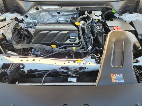 Used 2025 Chevrolet Trax RS w/ Driver Confidence Package image 32