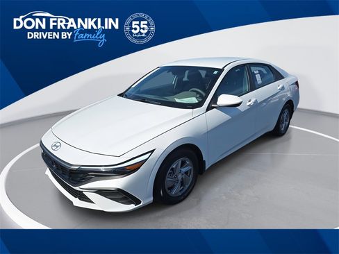 Used 2025 Hyundai Elantra SE image 1