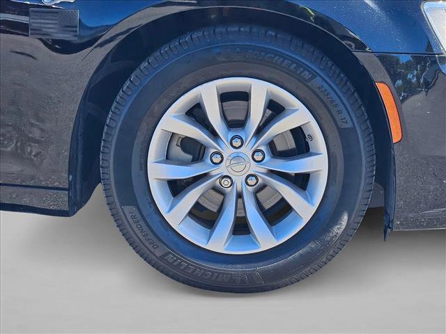 Used 2022 Chrysler 300 Touring RWD image 10