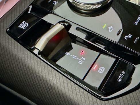 Used 2025 BMW X3 xDrive30i w/ Convenience Package image 16