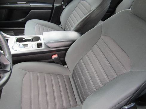 Used 2020 Ford Fusion SE AWD/4WD image 18