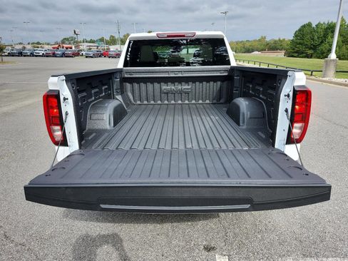 New 2026 GMC Sierra 1500 SLE image 9