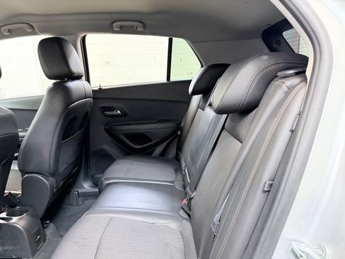 Used 2020 Chevrolet Trax LT w/ LT Convenience Package FWD image 16