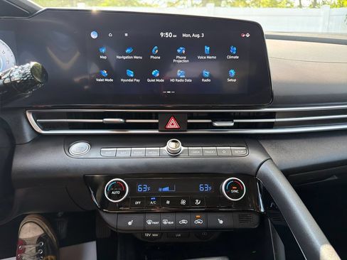 Used 2025 Hyundai Elantra Limited FWD image 19