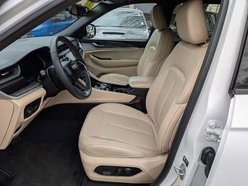 Certified 2023 Jeep Grand Cherokee Limited image 9