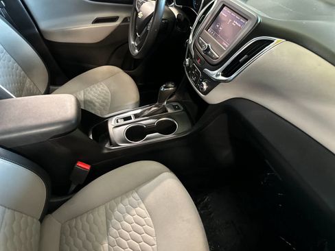 Used 2020 Chevrolet Equinox LS AWD/4WD image 17