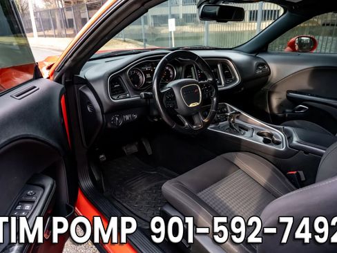 Used 2019 Dodge Challenger SXT image 10
