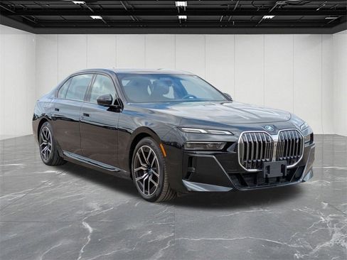 Used 2023 BMW i7 xDrive60 image 13