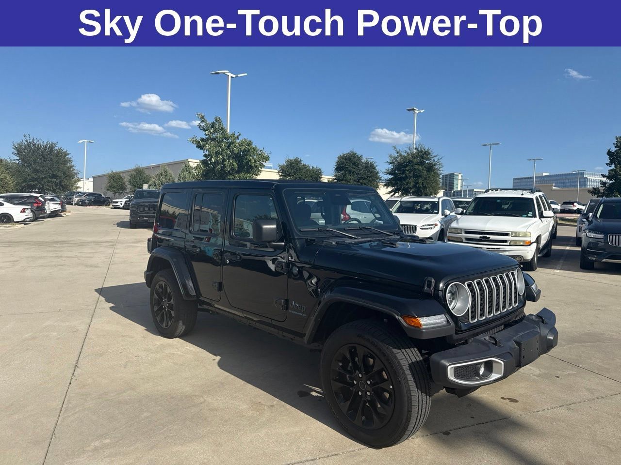 Used 2025 Jeep Wrangler Unlimited Sahara w/ Safety Group AWD/4WD image 3